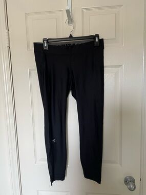 Under Armour Black Athletic Compression Cropped Leggings